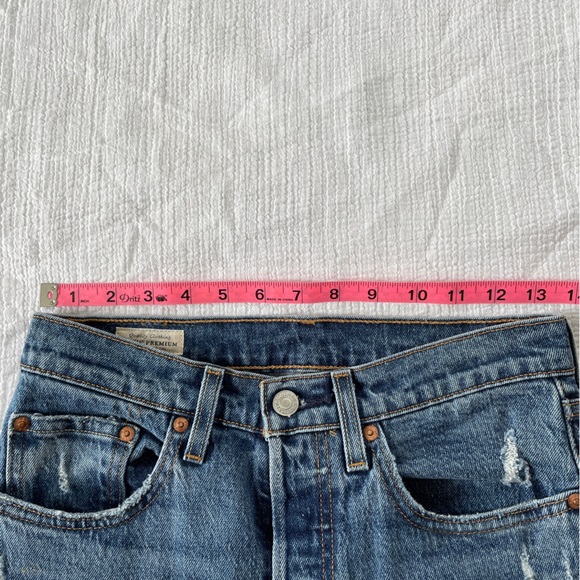 Levi’s 501 distressed cropped jeans size 26 - Picture 4 of 5